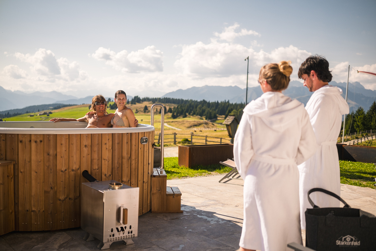Almwellness mit Außen-Jacuzzi